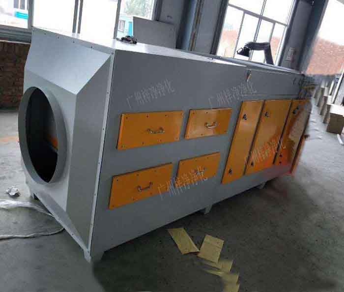 空氣過濾箱它也可以叫增壓新風(fēng)柜，新風(fēng)過濾箱