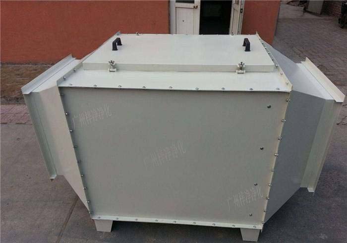 空氣過濾箱內(nèi)部結(jié)構(gòu)裝的初效空氣過濾器，高效空氣過濾器，風(fēng)機(jī)組合而成。