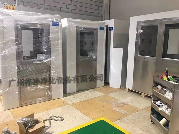 風(fēng)淋室的性能無疑是衡量整個(gè)凈化系統(tǒng)效果的關(guān)鍵因素