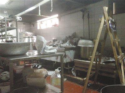 漢麗軒烤肉超市昌平店的后廚環境。
